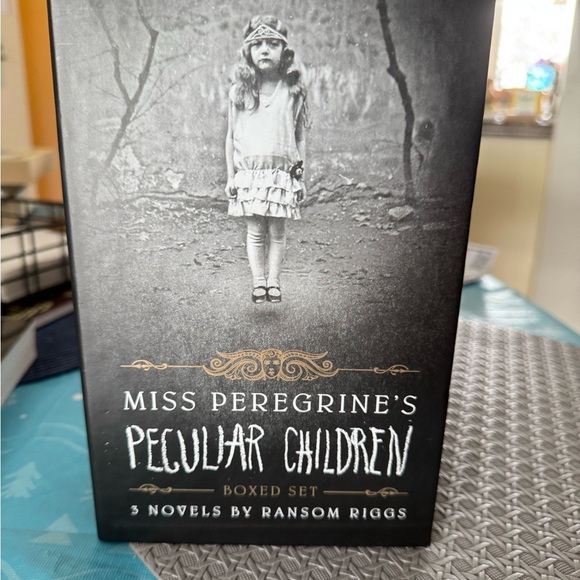 Riggs Book Trilogy Set - Black and Gold - Picture 2 of 4